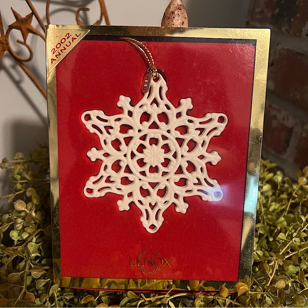 LENOX 2002 Snowflake Ornament